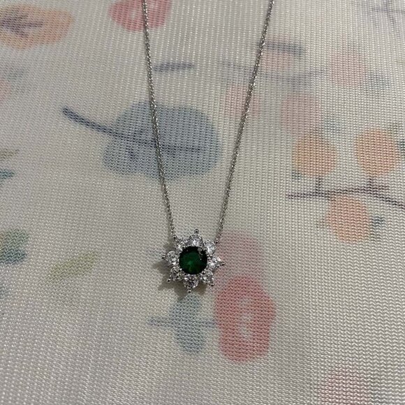 Harry Winston Sunflower Emerald And Diamond Necklace Small - Picture 1 of 5